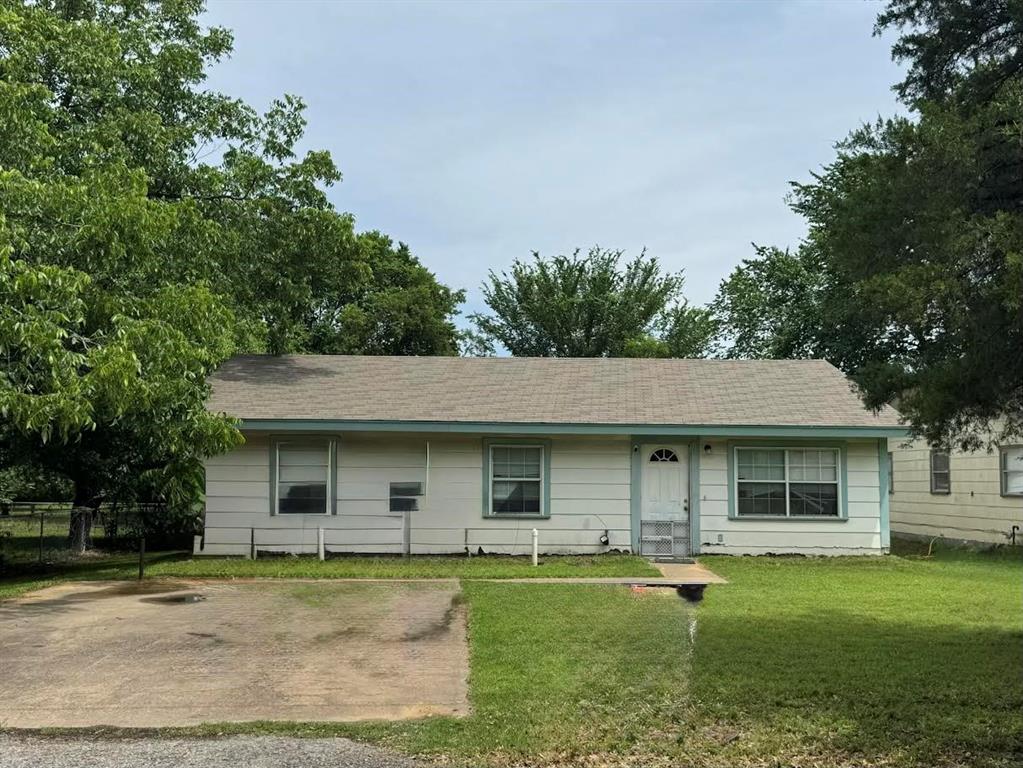 4515 Southeast Loop 286 Paris, TX 75460 - Photo 26 of 37 a front view of a house with a garden and porch