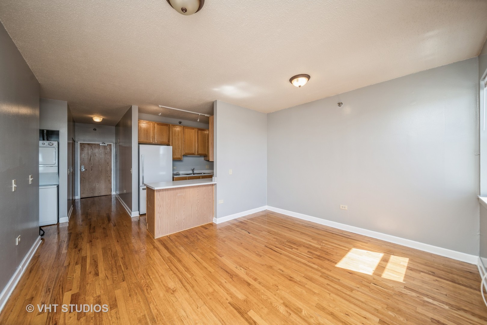 1529 South State Street, Unit 11F Chicago, IL 60605 - Photo 5 of 14 a kitchen with granite countertop a refrigerator and a stove top oven