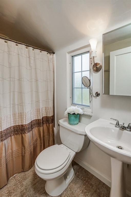 1912 Bower Hill Road Pittsburgh, PA 15243 - Photo 17 of 25 Full Bathroom | Tub/ Shower, Toilet, Pedestal Sink
