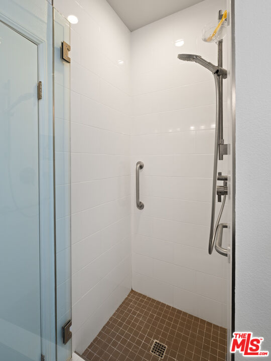 10627 Ashton Avenue, Unit 103 Los Angeles, CA 90024 - Photo 21 of 25 a bathroom with a shower