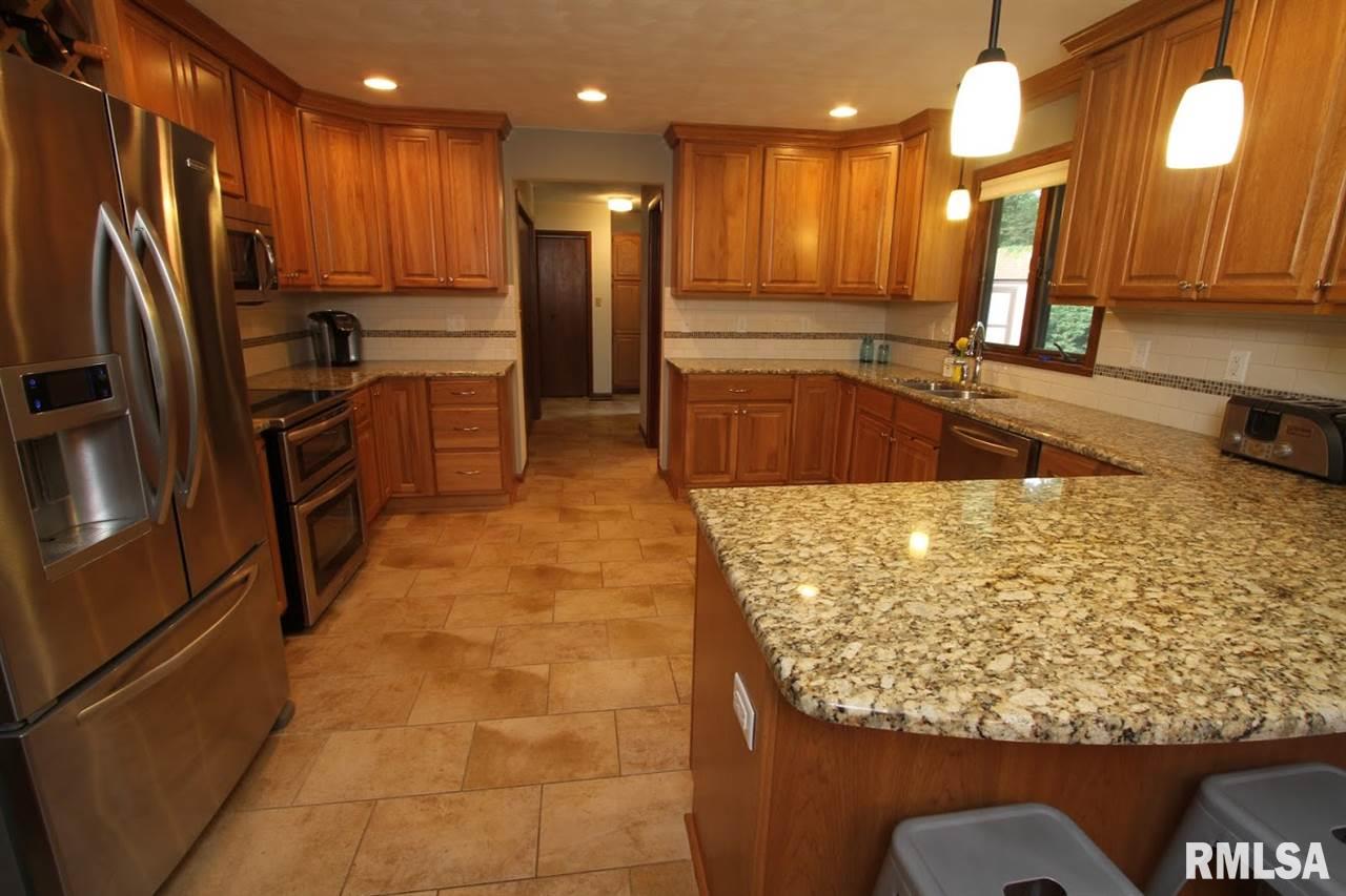 2761 Crestview Road Muscatine, IA 52761 - Photo 16 of 24 Gallery Image 16