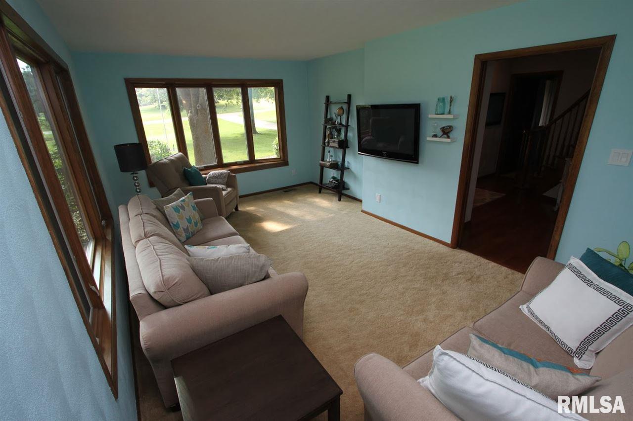 2761 Crestview Road Muscatine, IA 52761 - Photo 17 of 24 Gallery Image 17