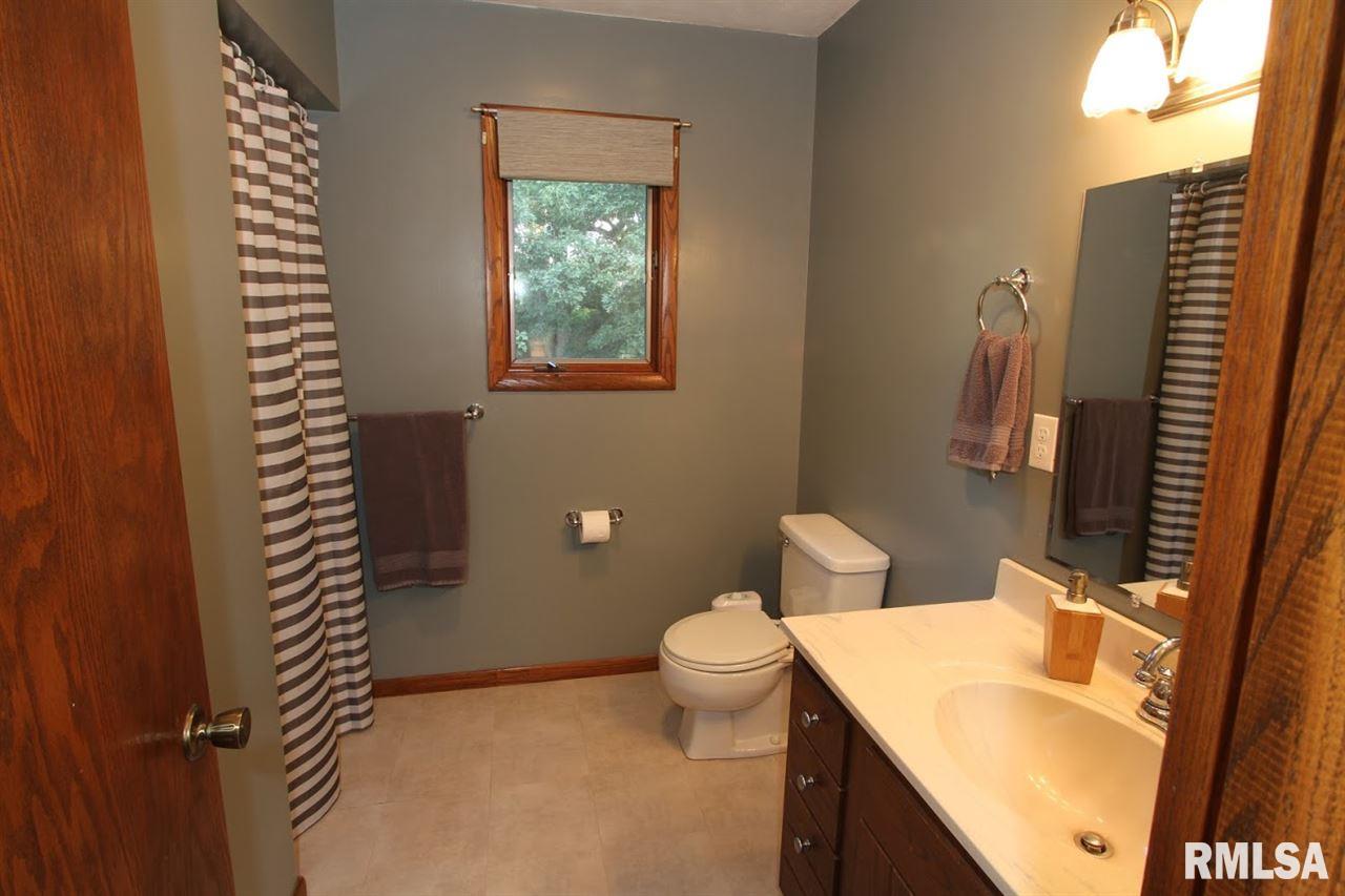 2761 Crestview Road Muscatine, IA 52761 - Photo 3 of 24 Gallery Image 3