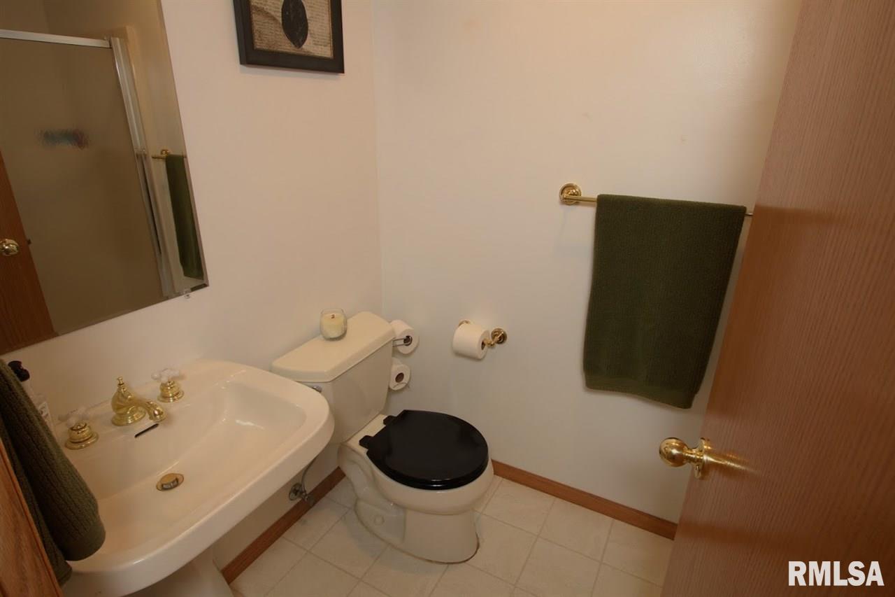 2761 Crestview Road Muscatine, IA 52761 - Photo 5 of 24 Gallery Image 5