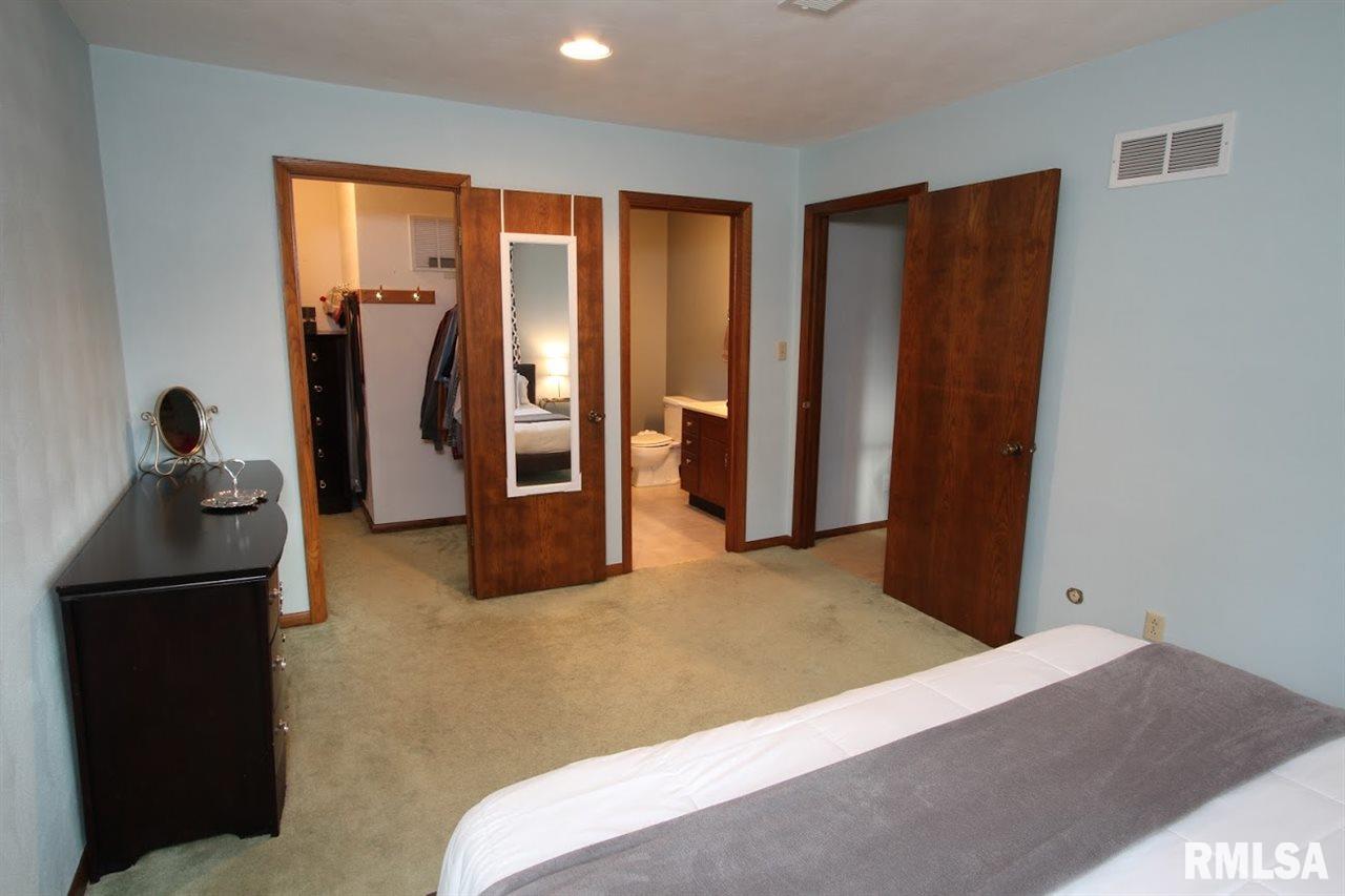 2761 Crestview Road Muscatine, IA 52761 - Photo 7 of 24 Gallery Image 7