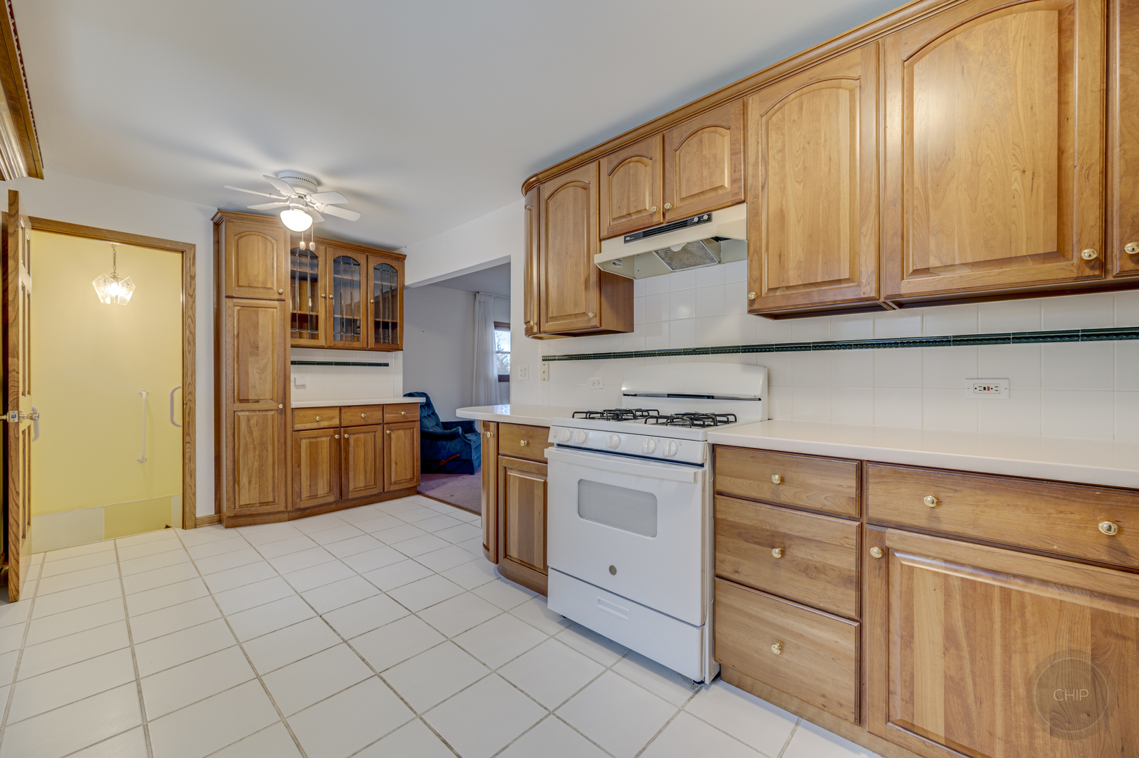 S528 Forest Street Winfield, IL 60190 - Photo 5 of 35 a kitchen with cabinets a sink and appliances