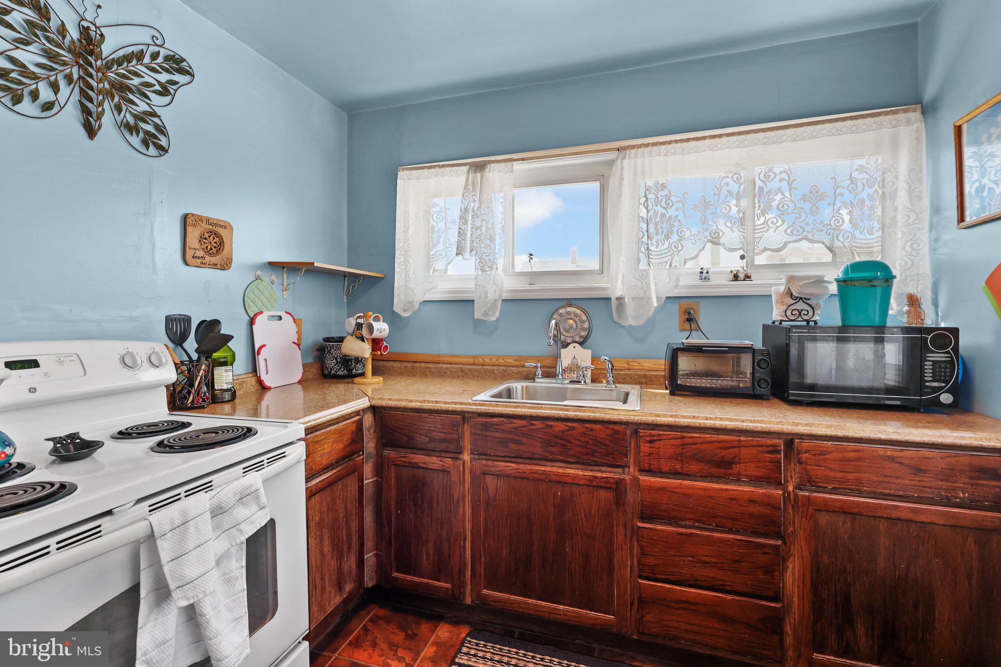 56 Grapevine Road Levittown, PA 19057 - Photo 6 of 27