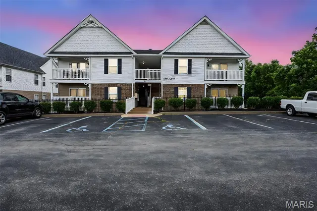 $193,500 | 1231 Saravalle Drive, St. Peters, MO 63376