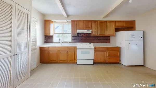 $2,395 | 17 Landin Street, Unit A, Woodbridge, CT 06525