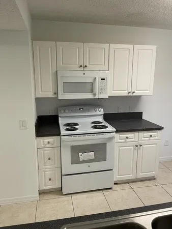 $2,600 | 9640 Northwest 2nd Street, Unit 208, Pembroke Pines, FL 33024
