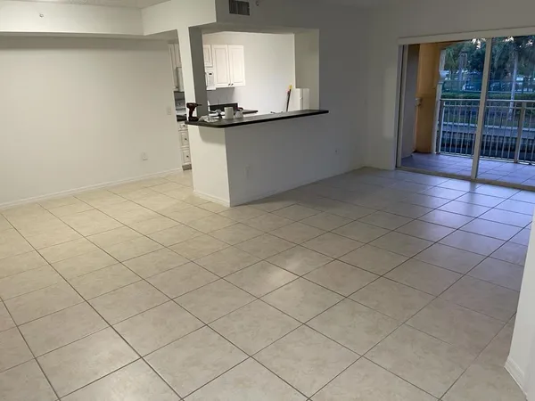 $2,600 | 9640 Northwest 2nd Street, Unit 208, Pembroke Pines, FL 33024