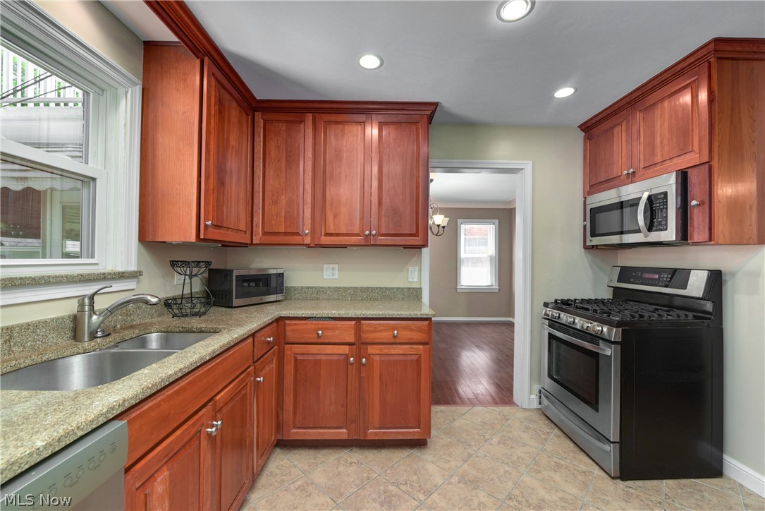 4341 Silsby Road University Heights, OH 44118 - Photo 7 of 23