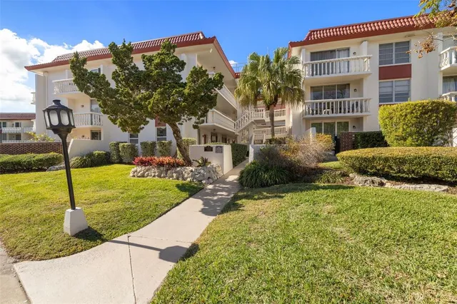 $215,000 | 2623 Seville Boulevard, Unit 301, Clearwater, FL 33764