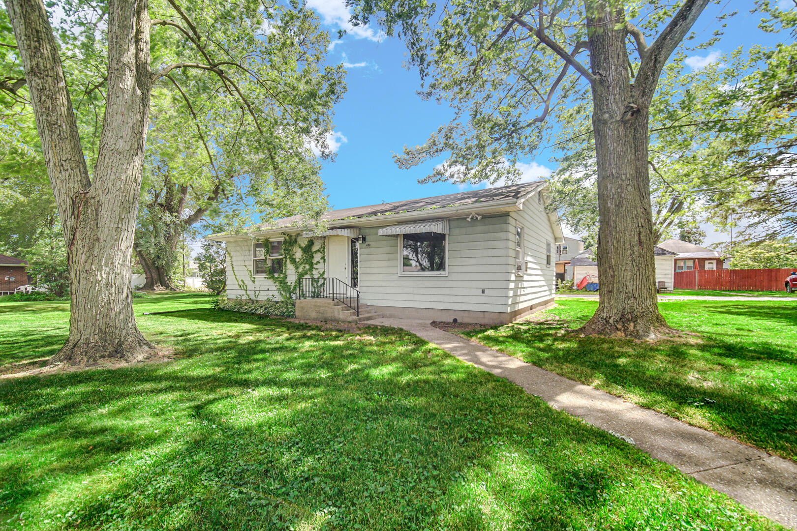 448 North Weston Street Rensselaer, IN 47978 - Photo 18 of 28 a backyard of a house with plants and large tree