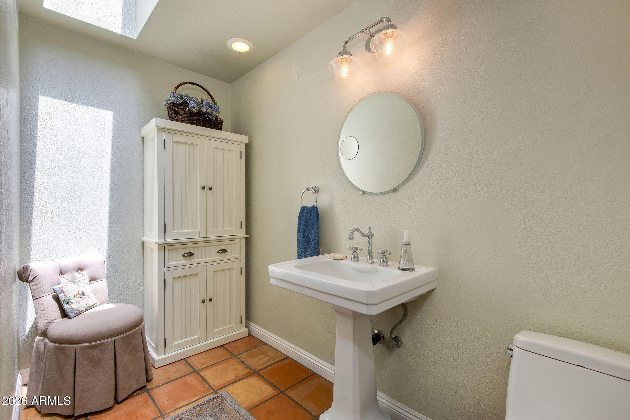 6186 North 28th Place Phoenix, AZ 85016 - Photo 14 of 17 Powder Room