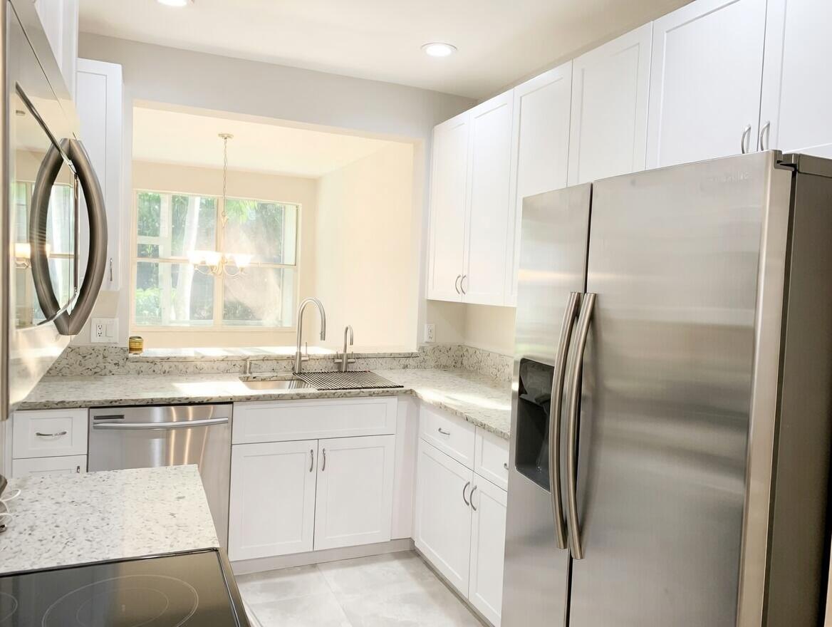 20971 Vía Azalea, Unit 2 Boca Raton, FL 33428 - Photo 4 of 6 4_IMG_0323