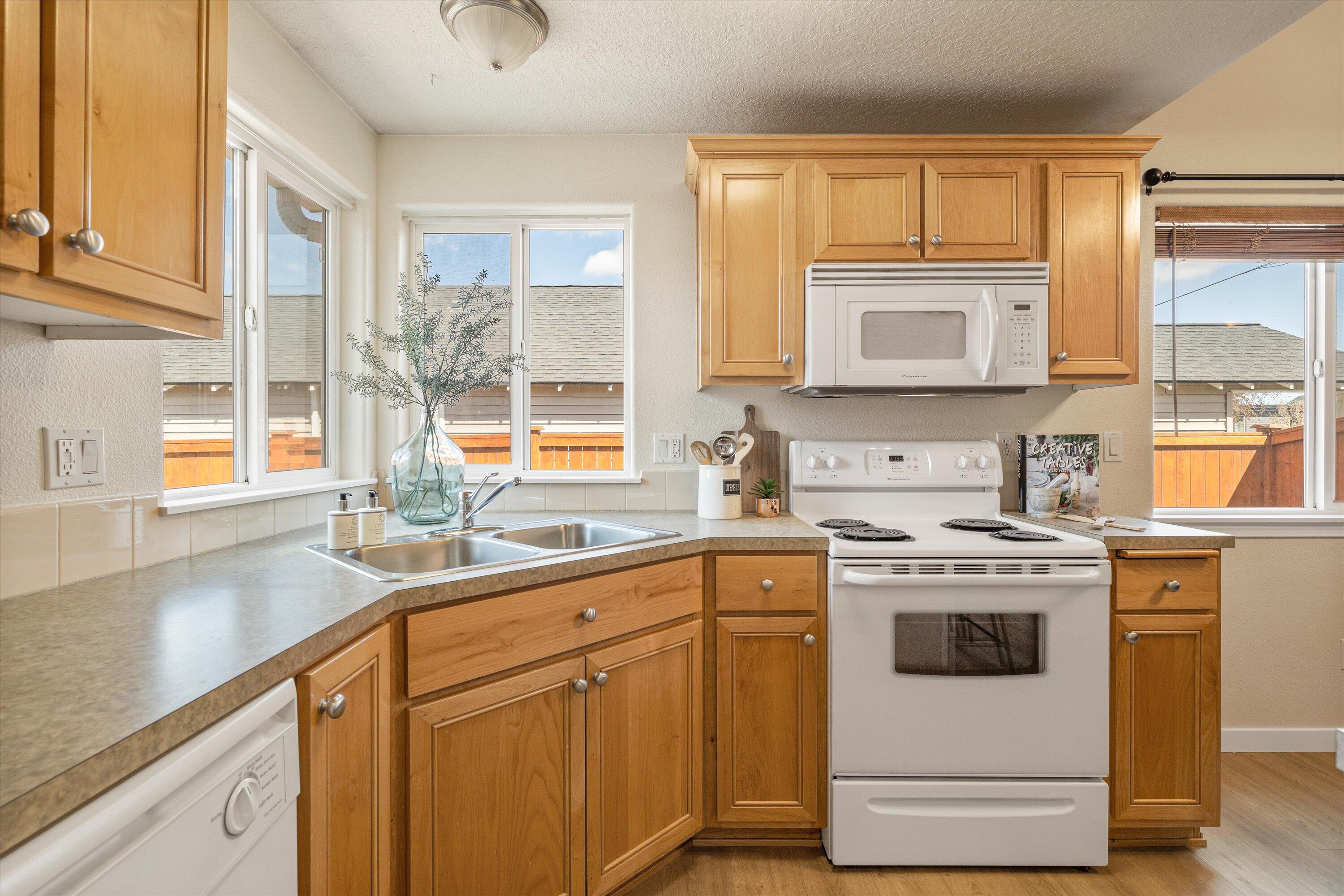 63169 Boyd Acres Road Bend, OR 97701 - Photo 8 of 23 08-6_9331