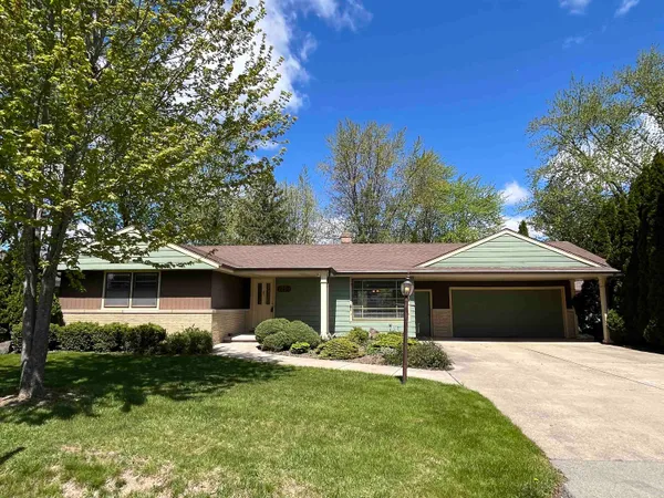 $299,900 | 2750 West 8th Street, Appleton, WI 54914