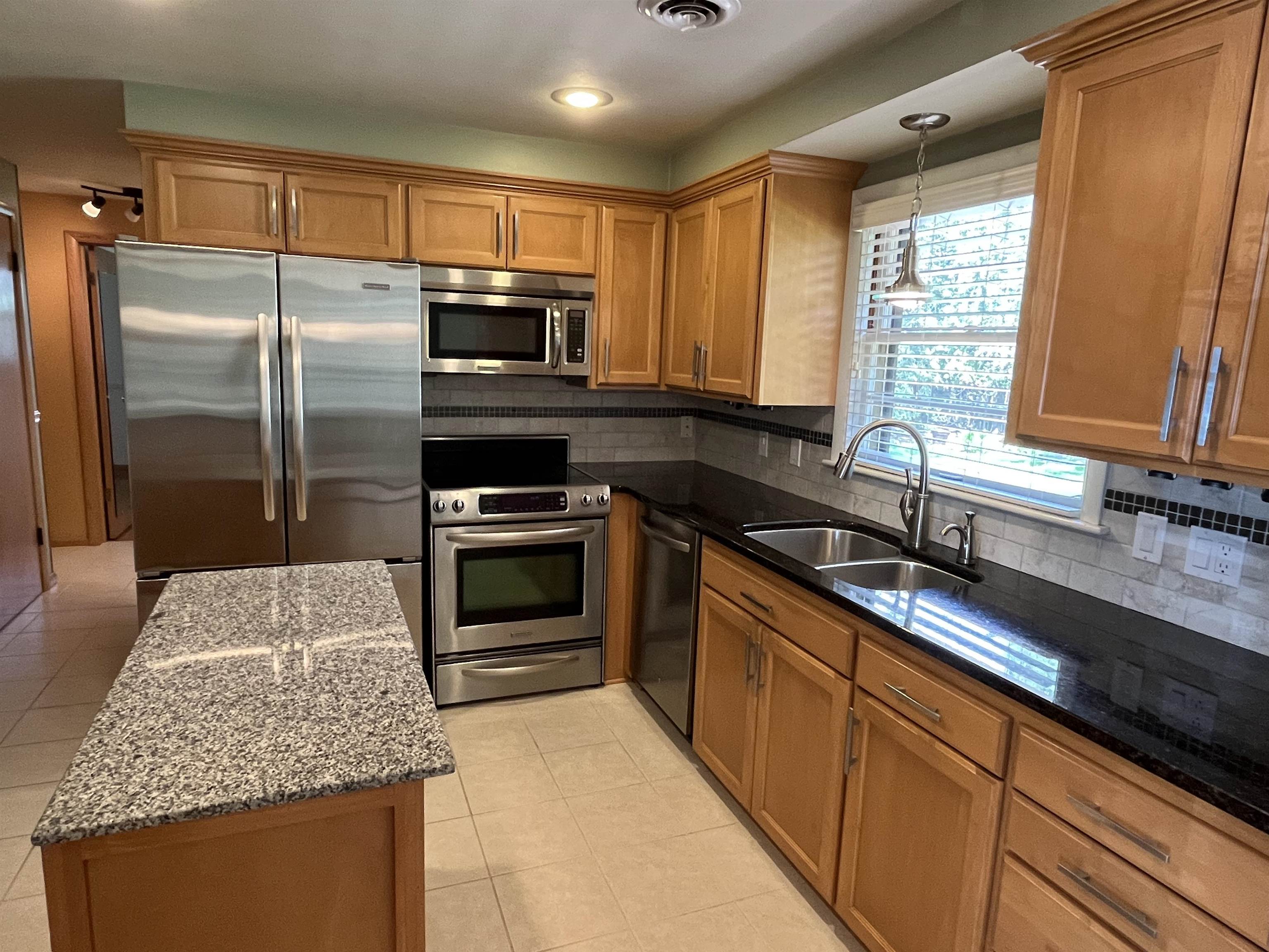 2750 West 8th Street Appleton, WI 54914 - Photo 2 of 20