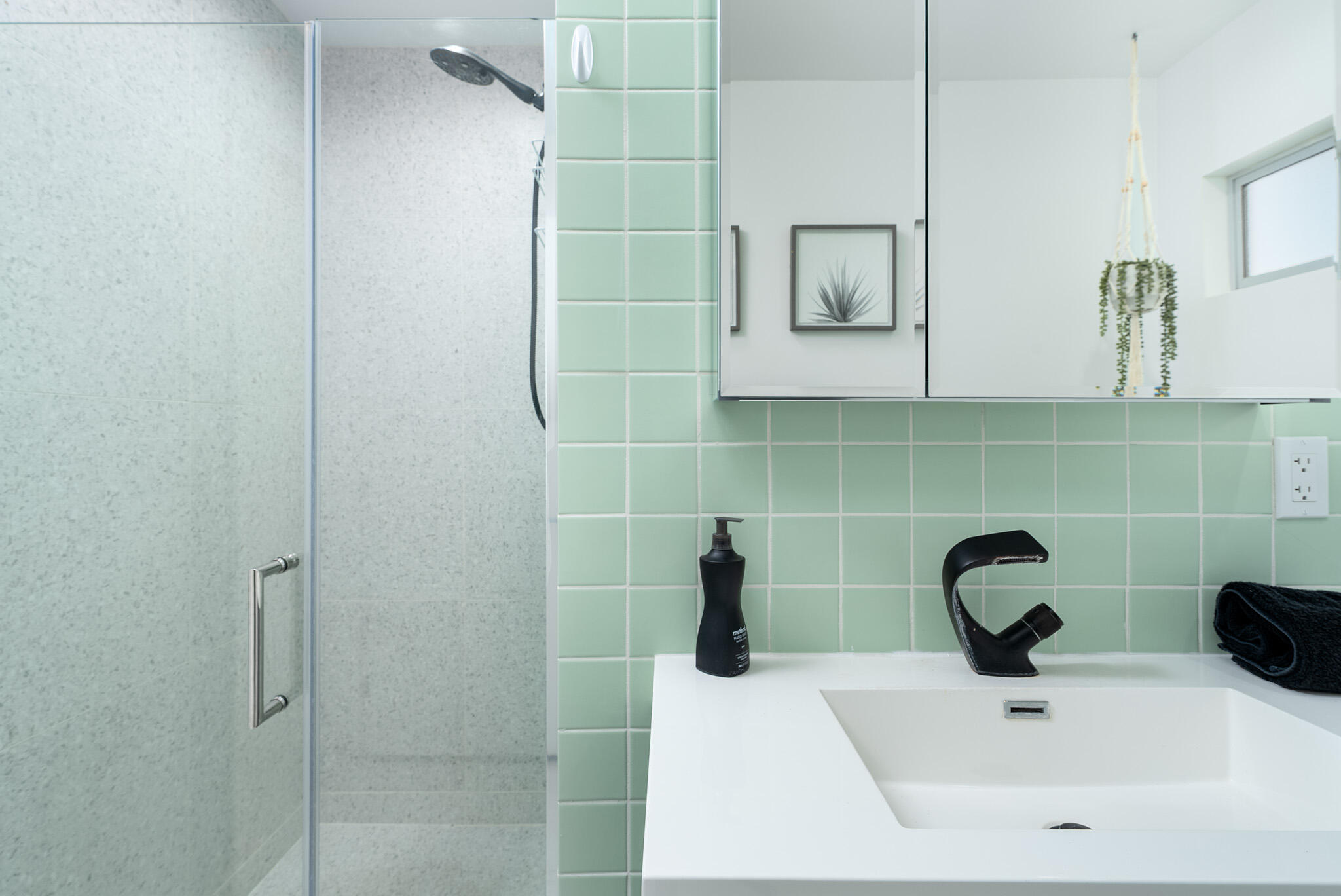 2383 East Powell Road Palm Springs, CA 92262 - Photo 20 of 32 a bathroom with a sink and mirror