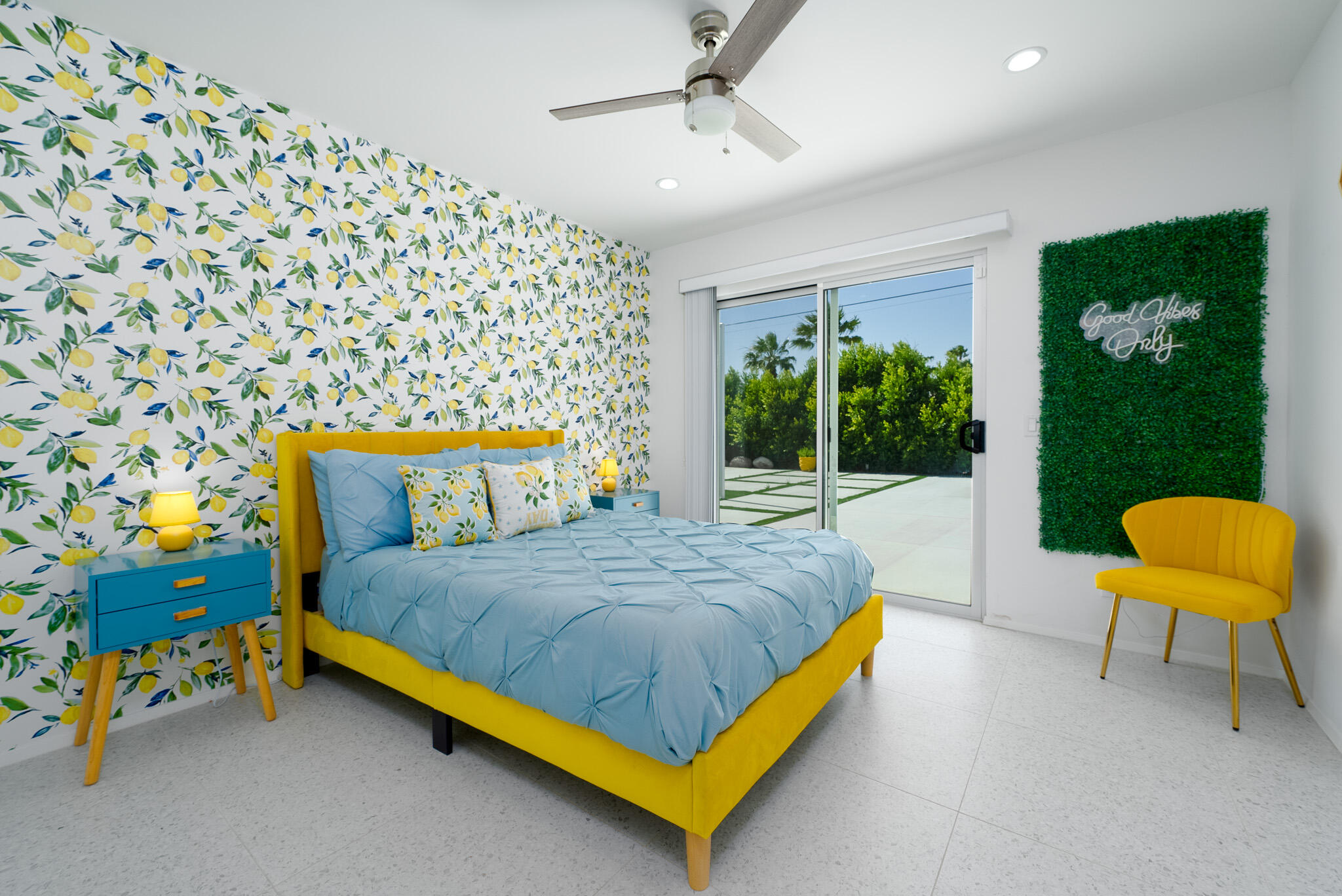 2383 East Powell Road Palm Springs, CA 92262 - Photo 21 of 32 a bedroom with a bed and a chair