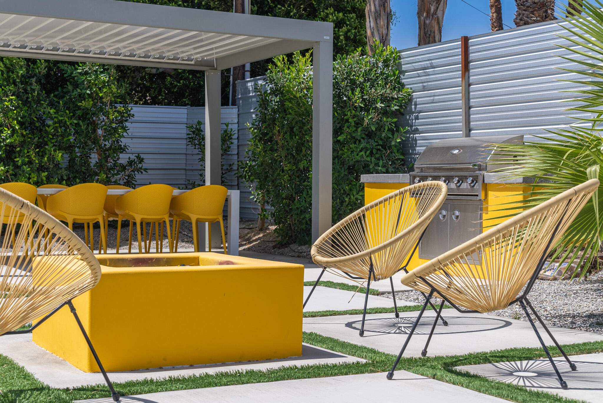 2383 East Powell Road Palm Springs, CA 92262 - Photo 27 of 32 a view of a patio with a table and chairs under an umbrella
