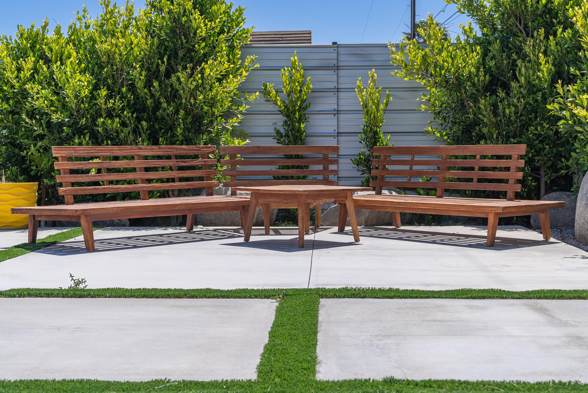 2383 East Powell Road Palm Springs, CA 92262 - Photo 31 of 32 a backyard of a house with barbeque oven and outdoor seating