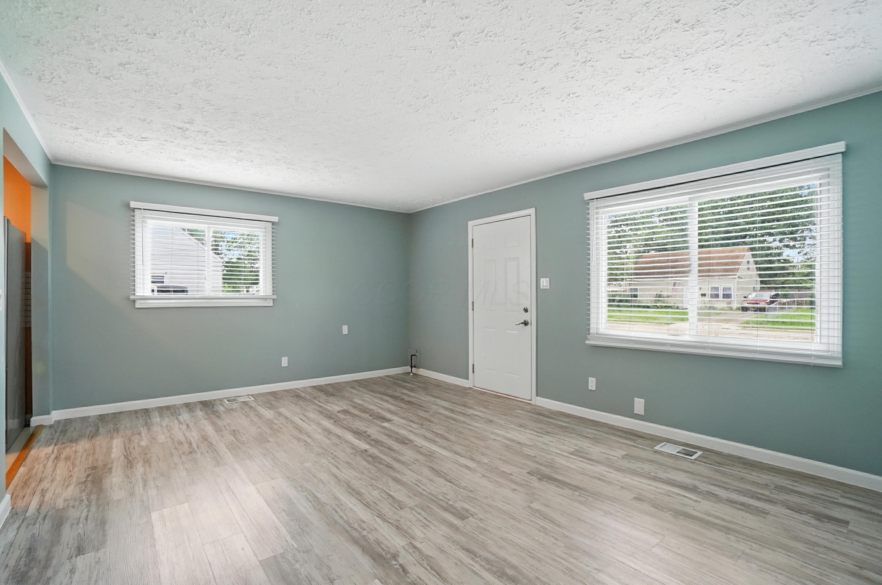 836 Antwerp Road Columbus, OH 43213 - Photo 4 of 26 006 (3)