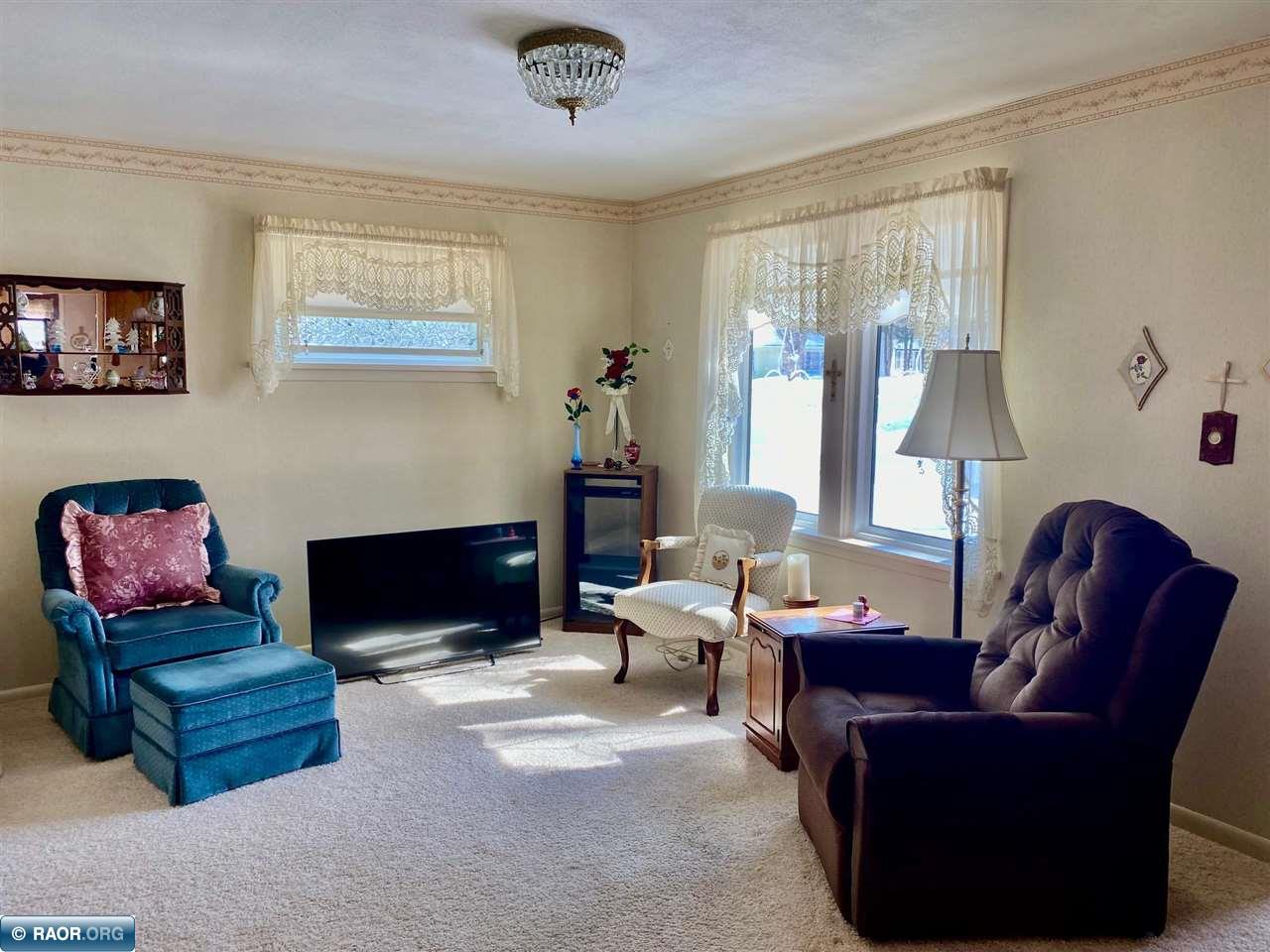 204 8th Street Southwest Chisholm, MN 55719 - Photo 4 of 19