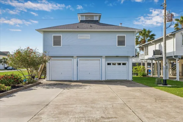 $613,562 | 1007 Tiki Drive, Tiki Island, TX 77554