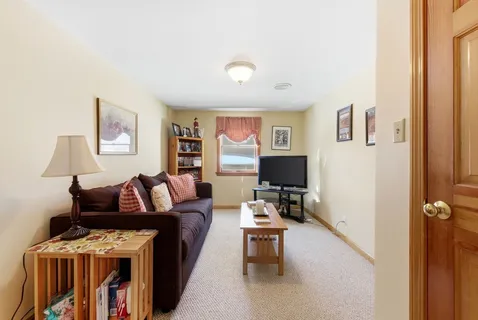 $879,900 | 43 Woodside Lane, Arlington, MA 02474