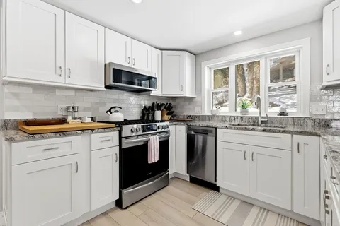 $879,900 | 43 Woodside Lane, Arlington, MA 02474