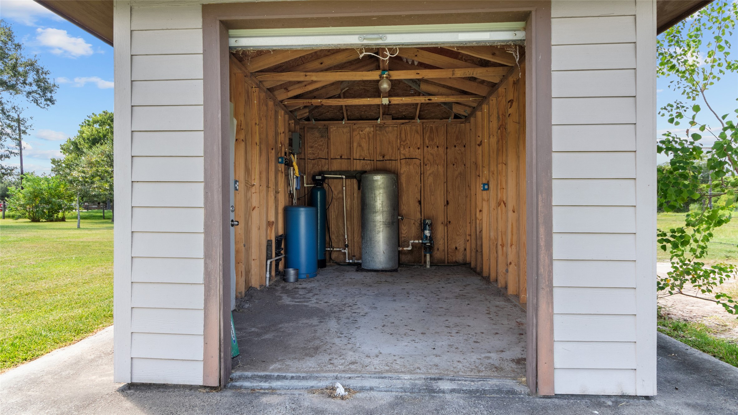 2915 Cemetery Road Santa Fe, TX 77517 - Photo 26 of 35 Well/pump house