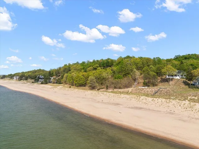 $2,599,000 | 690 Dunegrass Cir Drive, Saugatuck, MI 49453