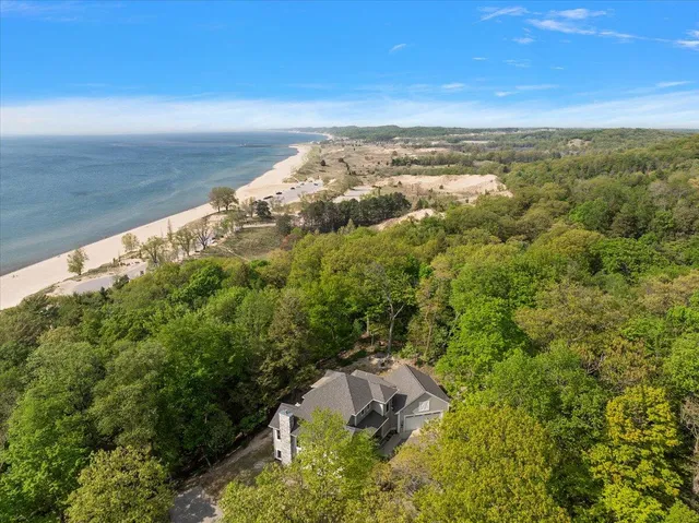 $2,599,000 | 690 Dunegrass Cir Drive, Saugatuck, MI 49453