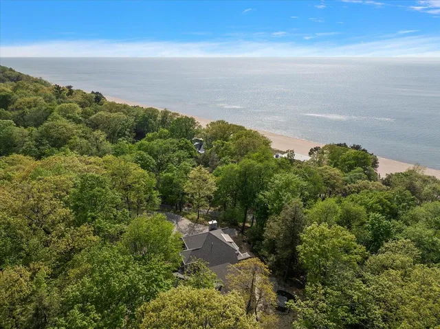 $2,599,000 | 690 Dunegrass Cir Drive, Saugatuck, MI 49453