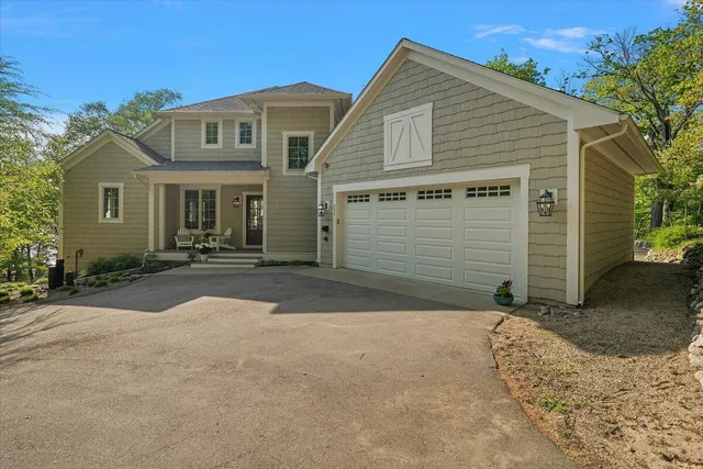 $2,599,000 | 690 Dunegrass Cir Drive, Saugatuck, MI 49453
