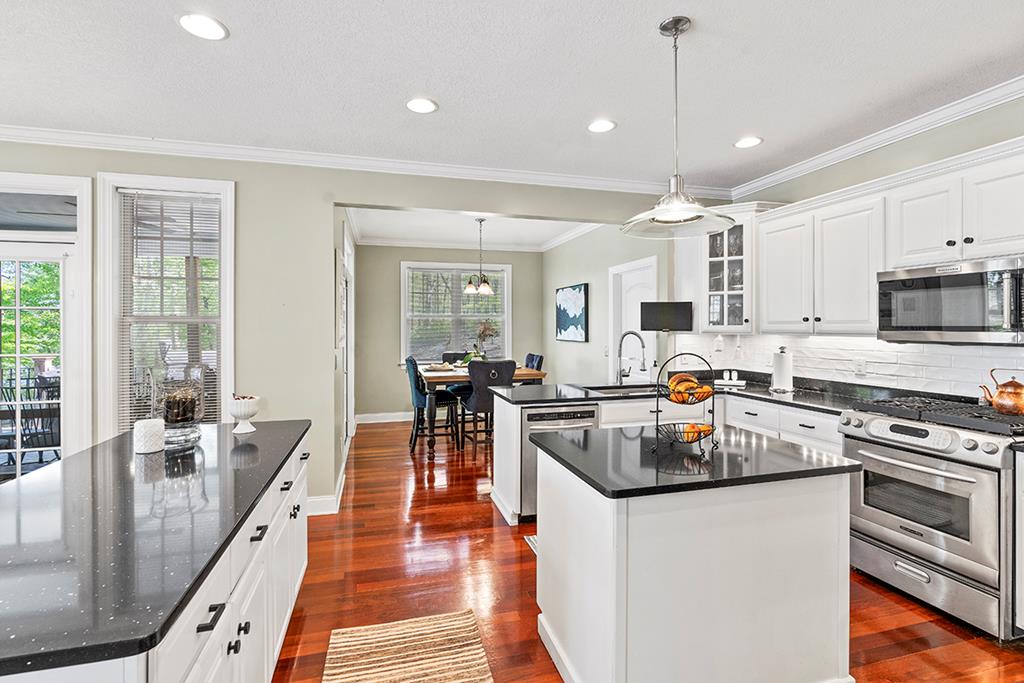 425 Terrapin Pointe Road Hodges, SC 29653 - Photo 4 of 33 Kitchen