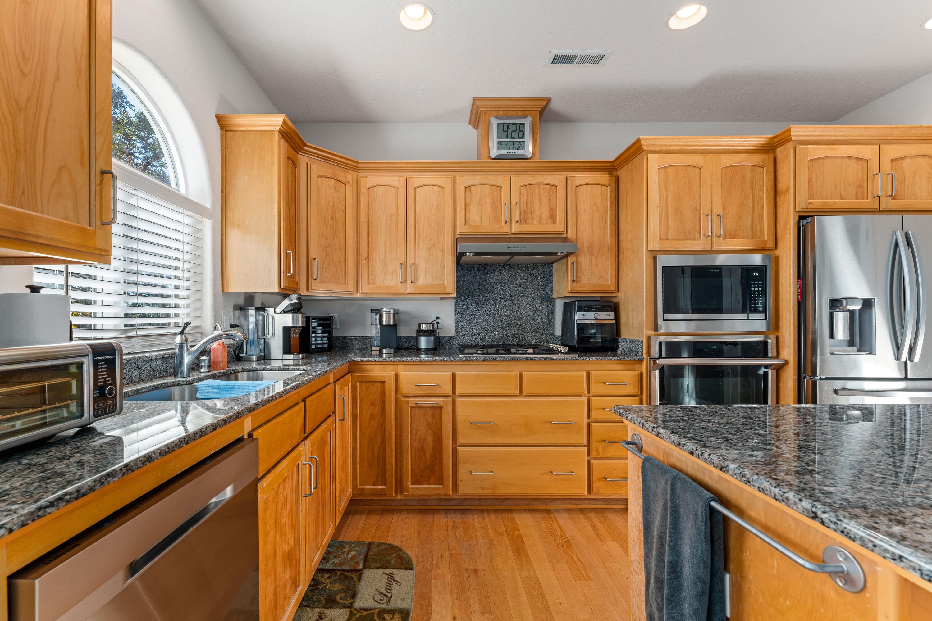 223 Ridgeway Avenue Central Point, OR 97502 - Photo 14 of 36 INT (10 of 24)