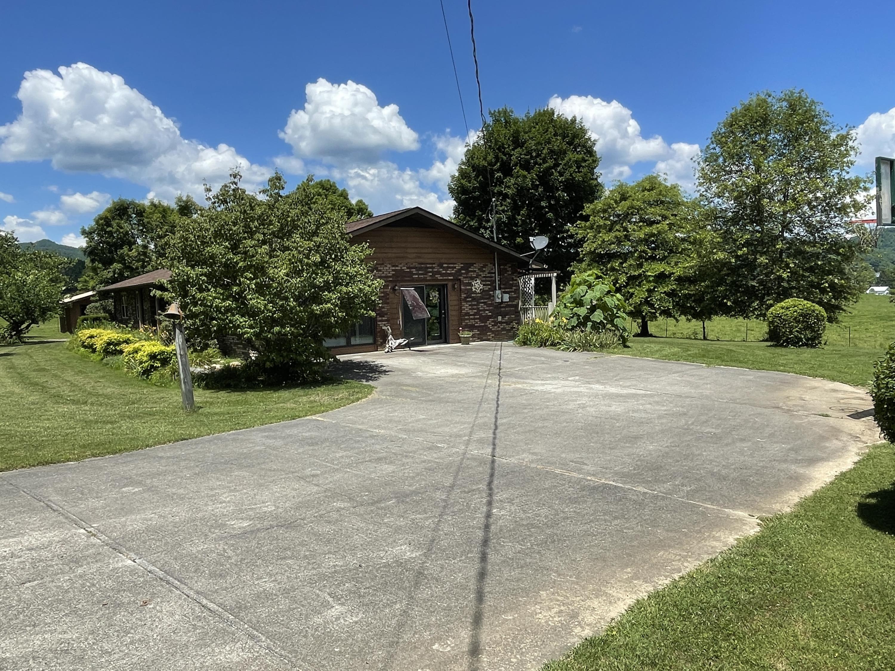 3816 Abbott Road Sevierville, TN 37862 - Photo 9 of 29 Abbott - driveway2