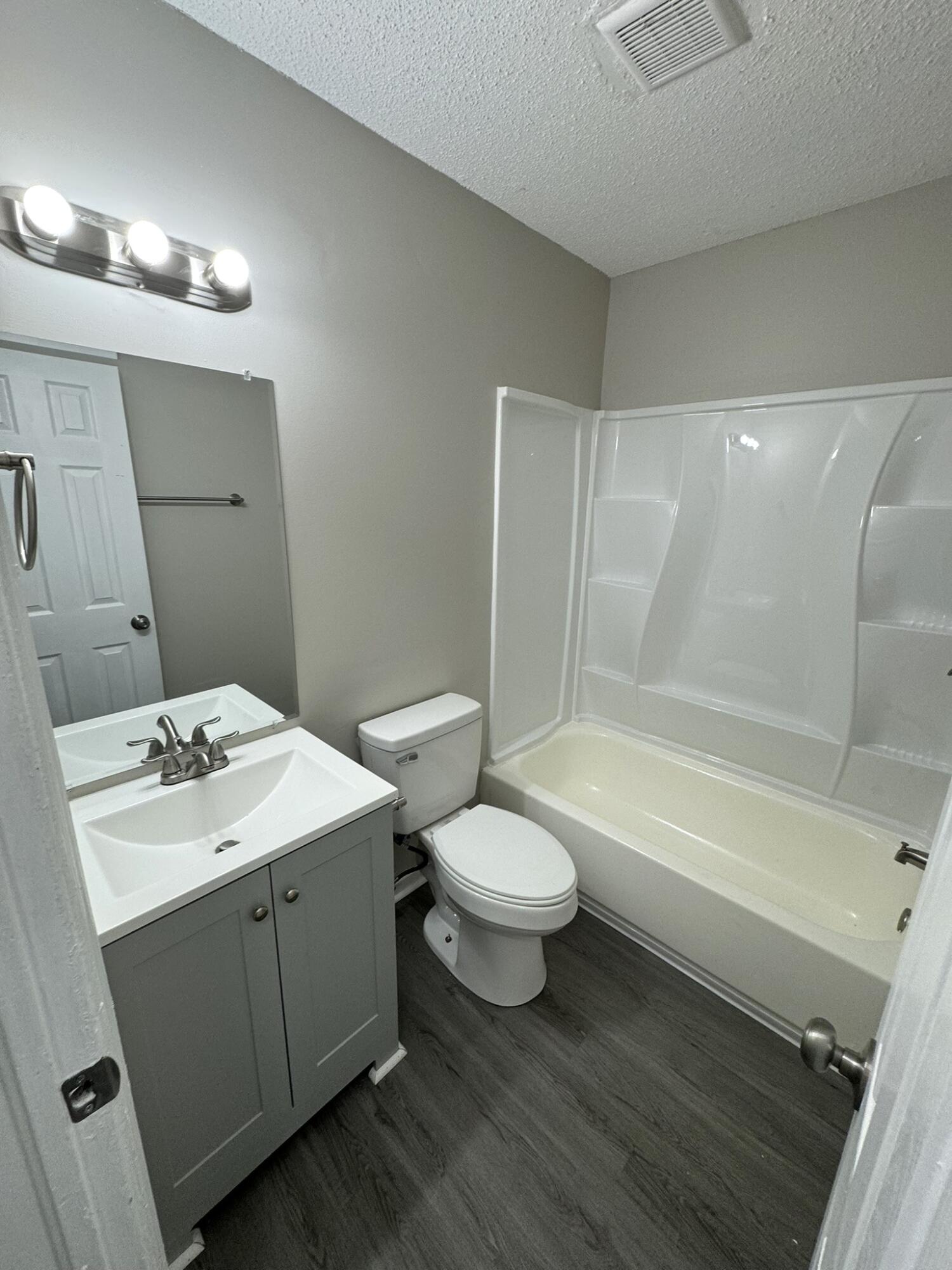 123 Waring Road Summerville, SC 29485 - Photo 12 of 12 full bath in hall