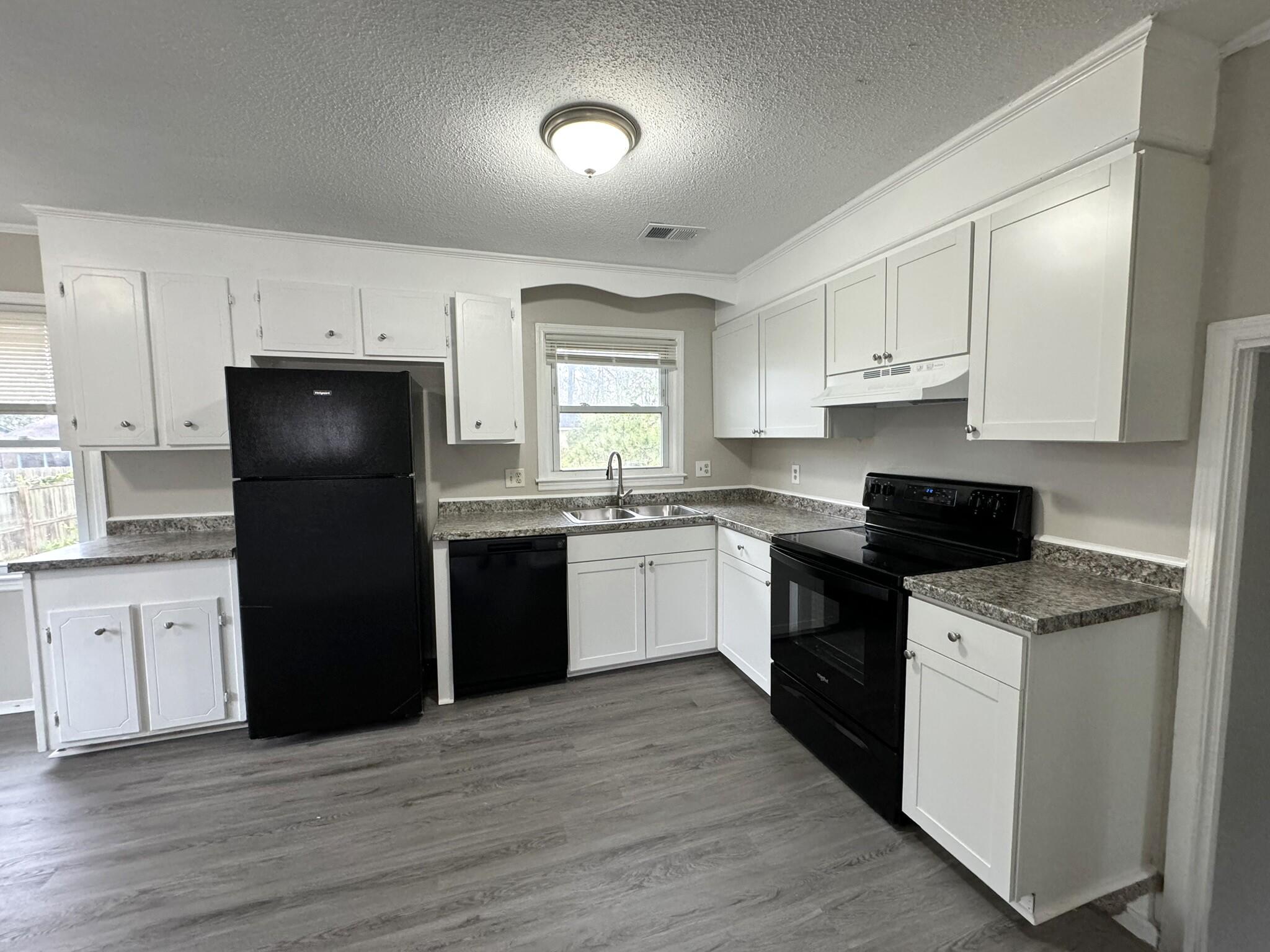 123 Waring Road Summerville, SC 29485 - Photo 4 of 12 kitchen