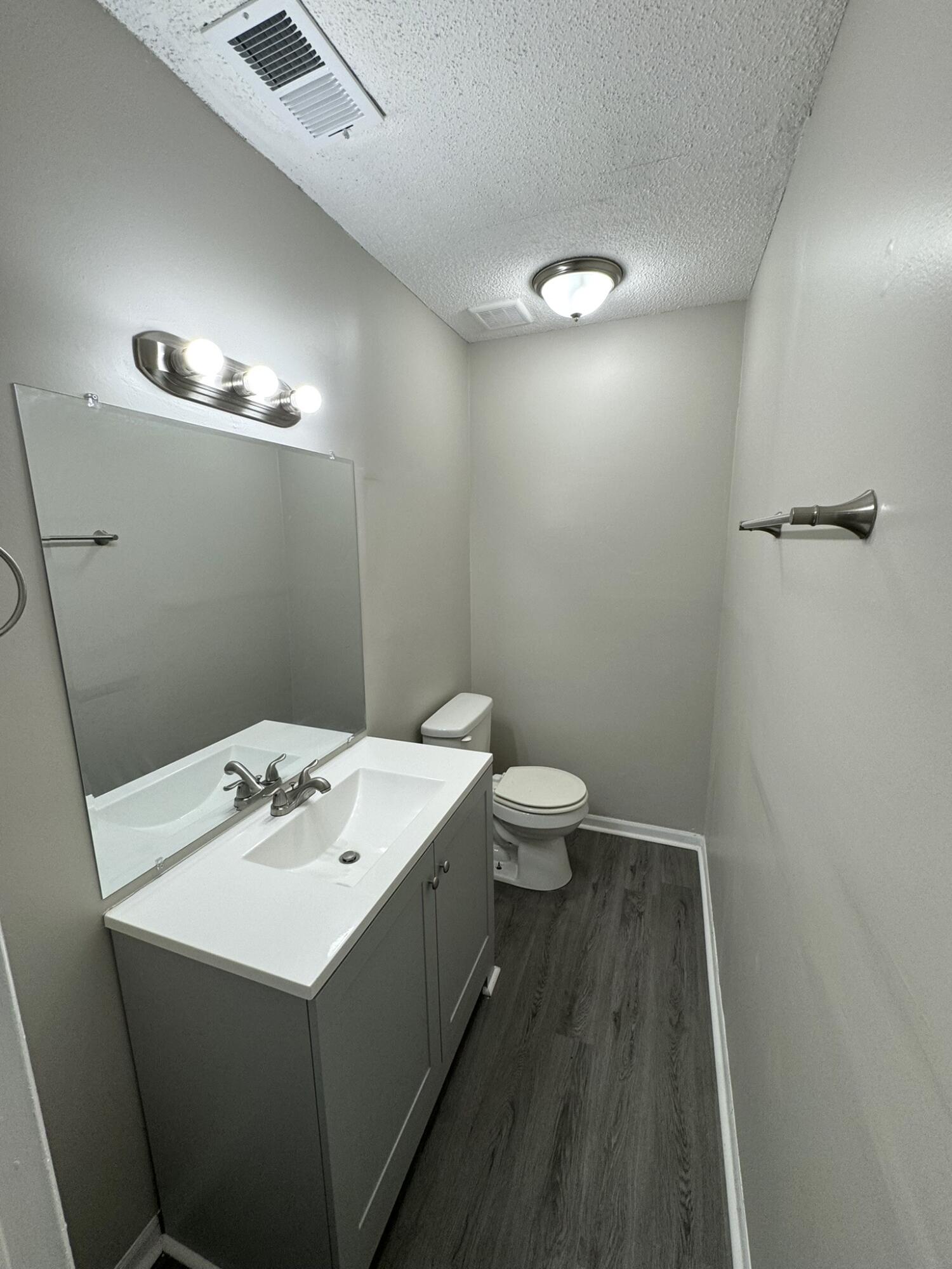 123 Waring Road Summerville, SC 29485 - Photo 9 of 12 primary half bath