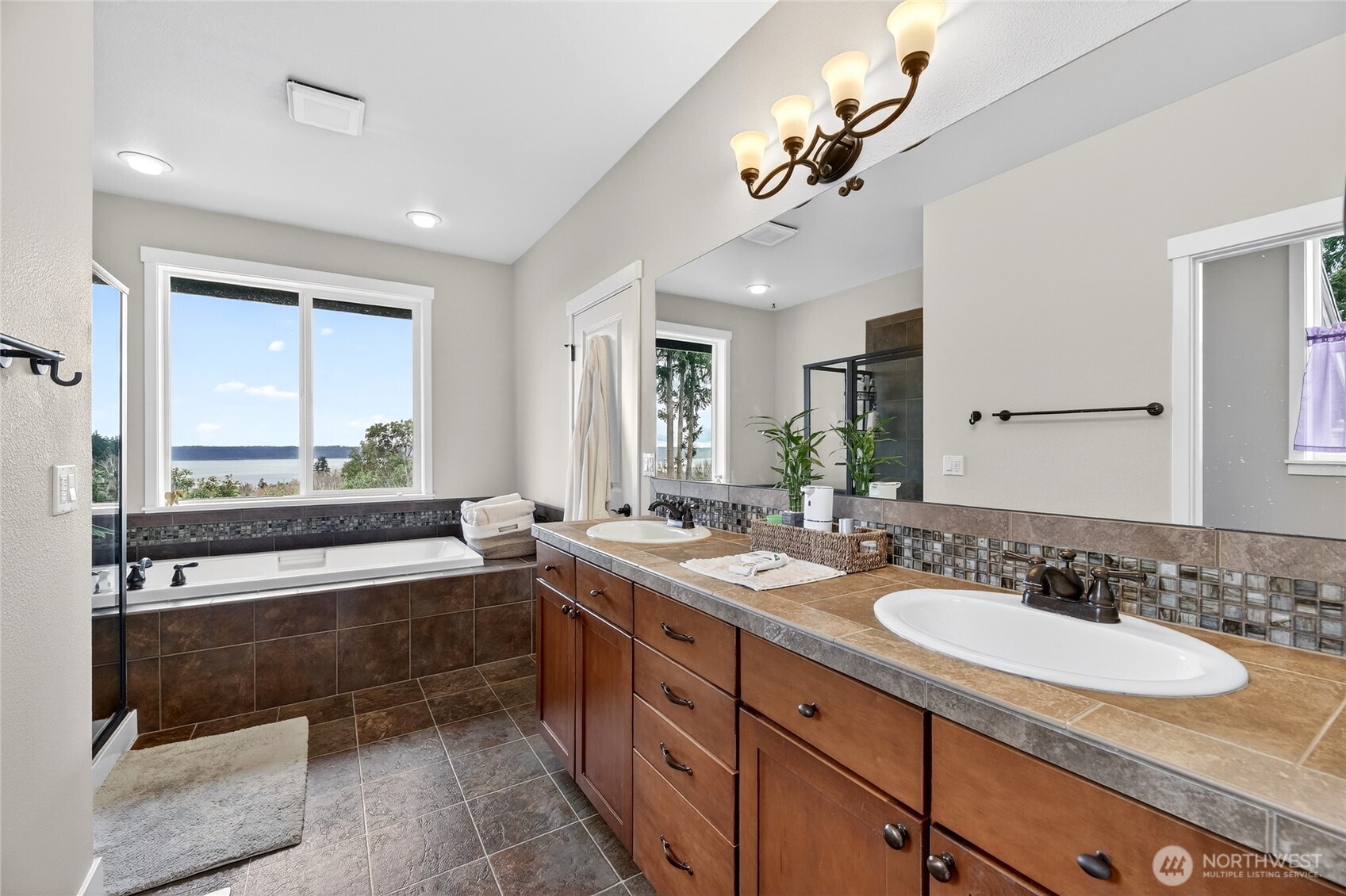 12235 15th Avenue Southwest Burien, WA 98146 - Photo 13 of 30