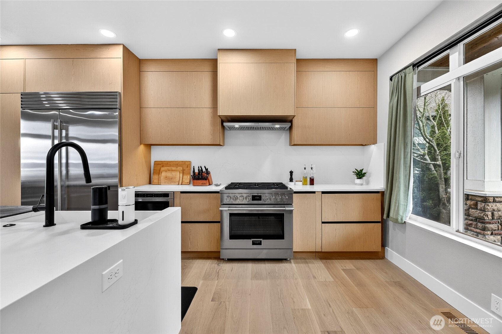 12235 15th Avenue Southwest Burien, WA 98146 - Photo 3 of 30