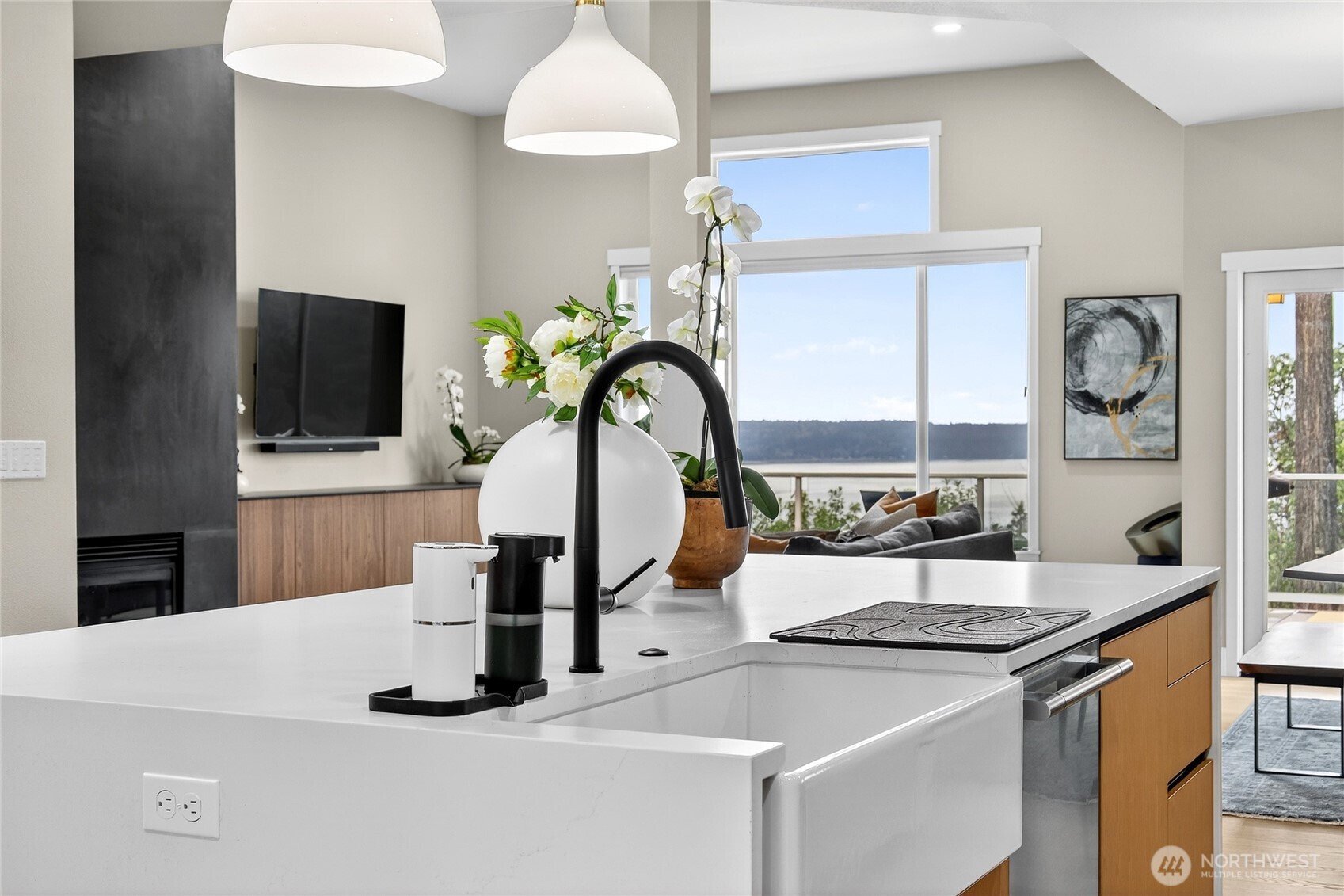 12235 15th Avenue Southwest Burien, WA 98146 - Photo 4 of 30