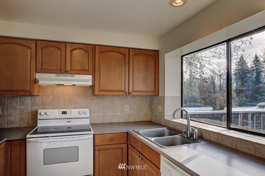 602 164th Place Southeast Bothell, WA 98012 - Photo 6 of 18