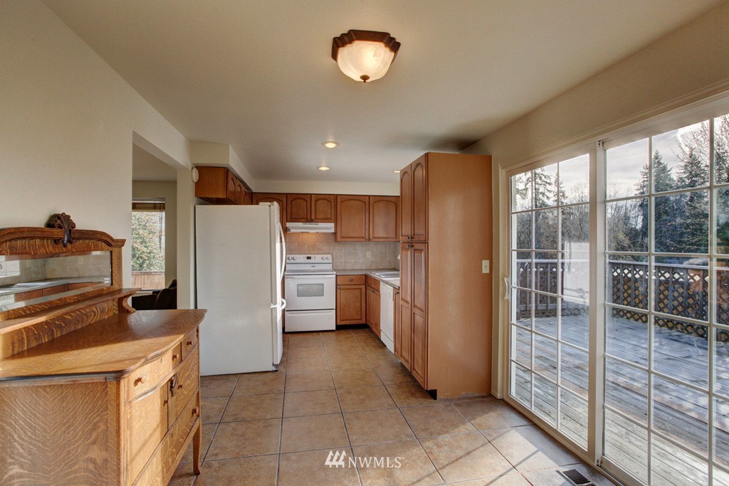 602 164th Place Southeast Bothell, WA 98012 - Photo 7 of 18