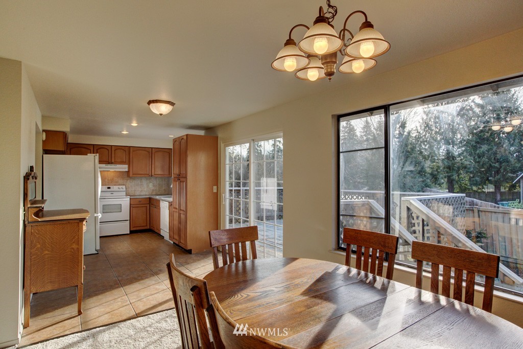 602 164th Place Southeast Bothell, WA 98012 - Photo 8 of 18
