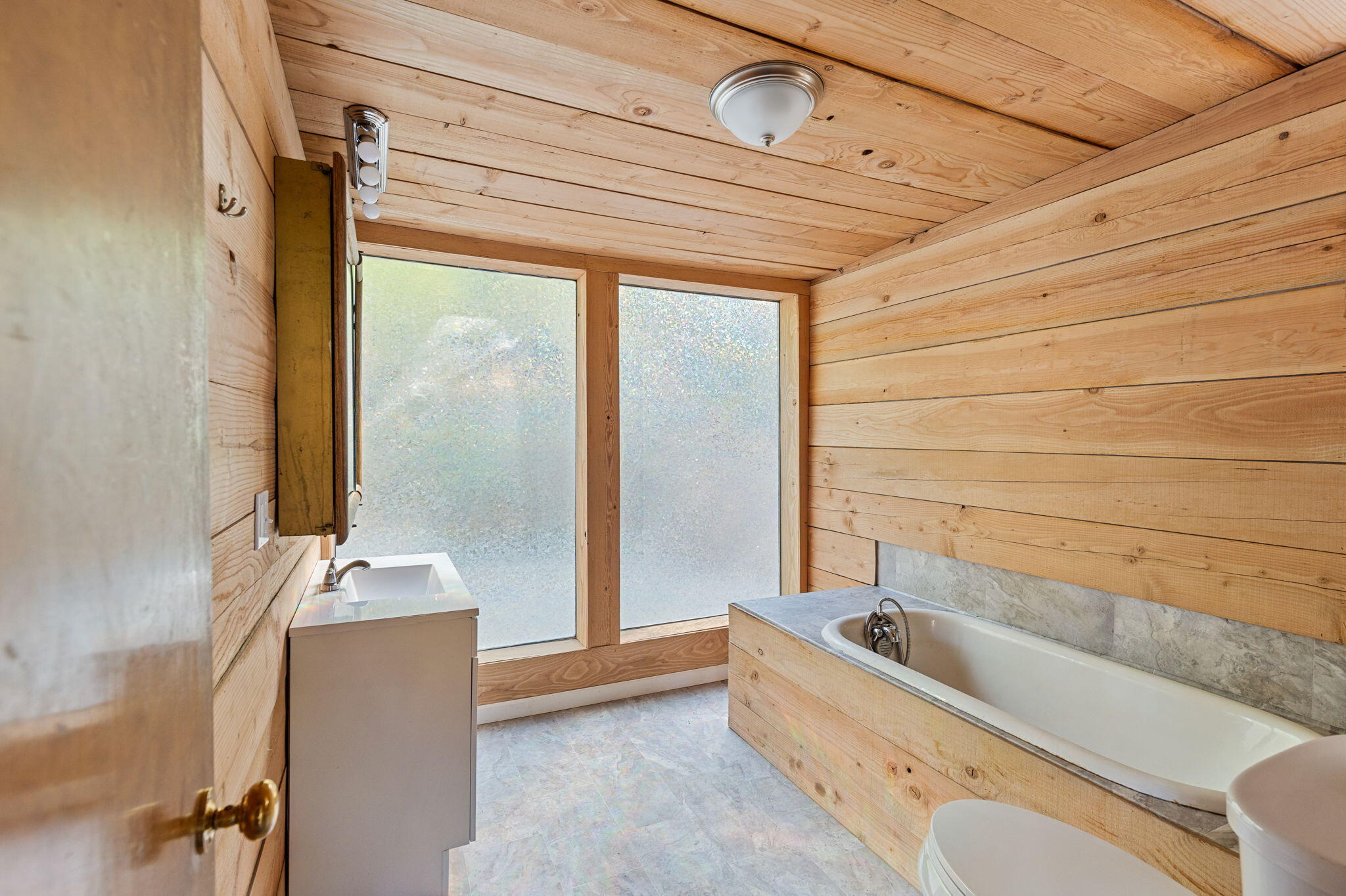 2110 Little Applegate Road Jacksonville, OR 97530 - Photo 9 of 35 Bathroom